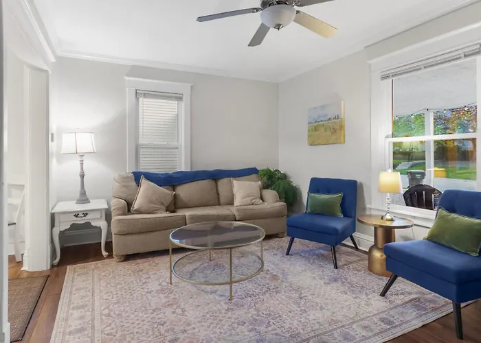 In Dt Great For Navy Graduations Holiday home Libertyville